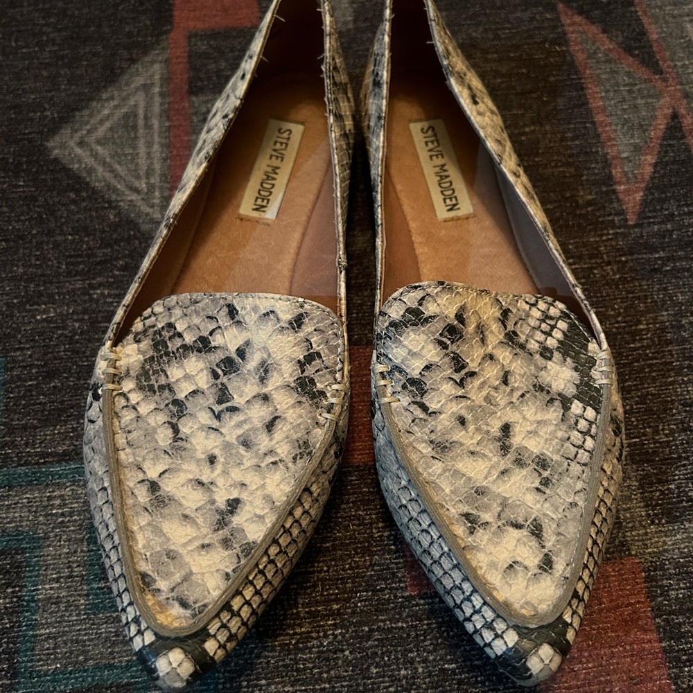 Steve Madden Black and Cream Snakeskin Flats